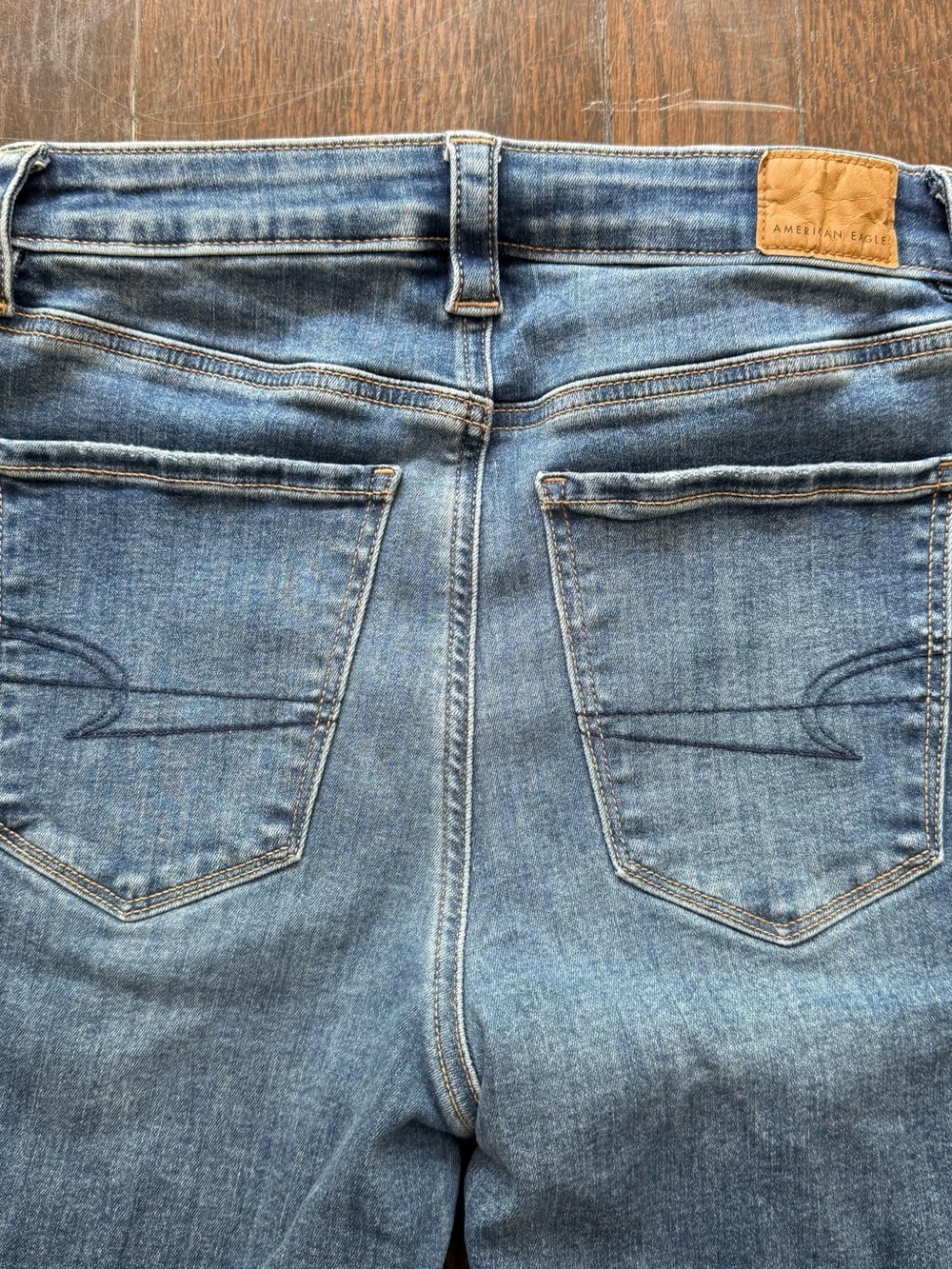 American Eagle Outfitters Super High-Rise Medium Wash Jeans Flare Size 6 - Picture 7 of 11